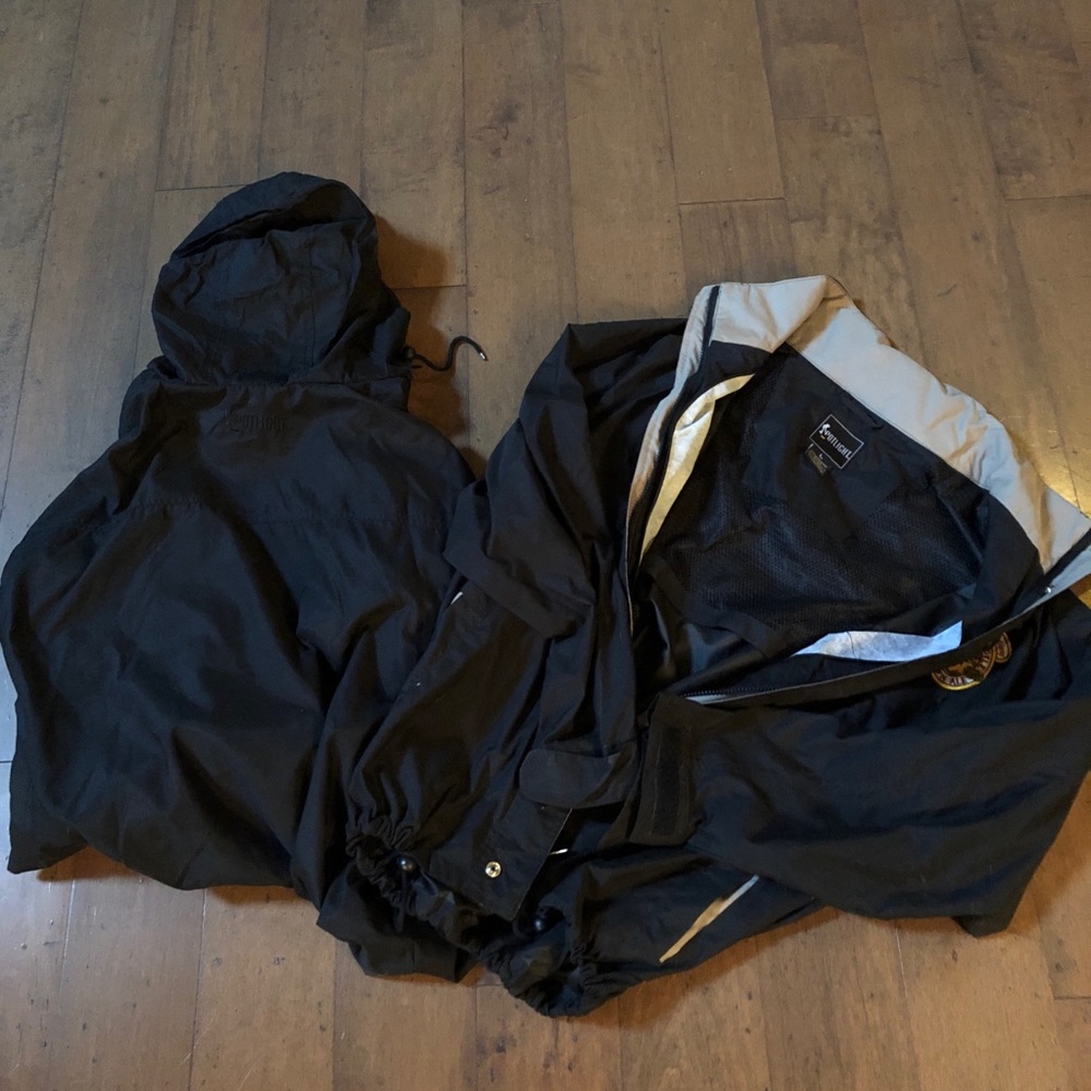 SPOTLIGHT Men’s Newcastle Windbreakers x 2 NWOT Lg - Picture 2 of 3